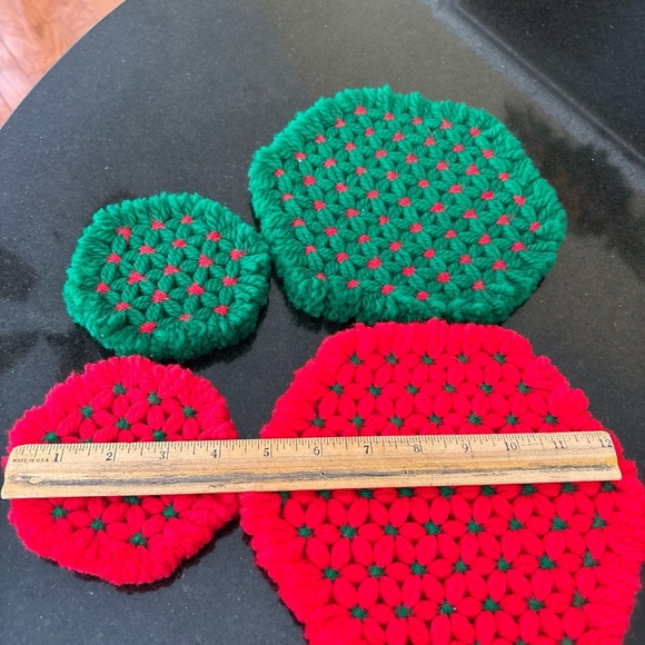 Handmade Vintage Red and Green Hexagon Crochet Trivet Coaster set of 4 Like New - Picture 7 of 8